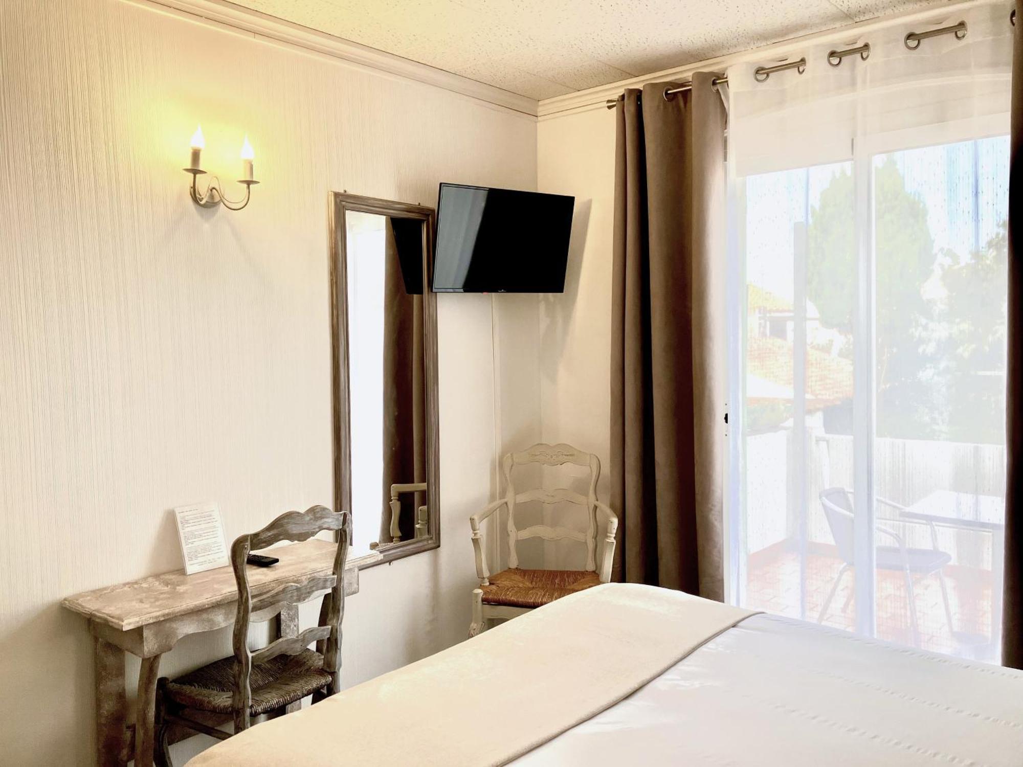 Hôtel Lou Marquès Saintes-Maries-de-La-Mer Exterior foto